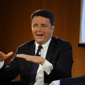 Renzi: "Ciao a Equitalia". Esalta la banda larga: "Altro che Telecom". Ira di D'Alema