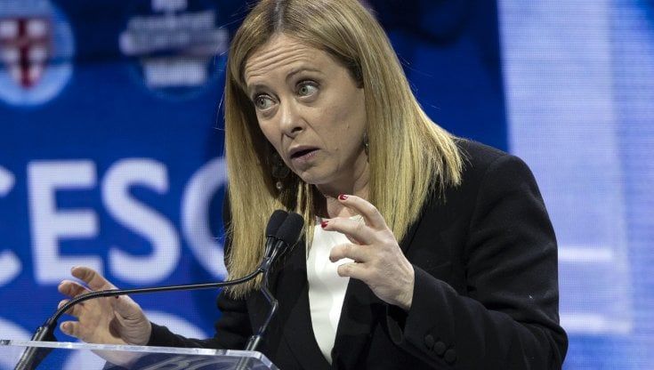 Meloni nel fortino del centrodestra, comizio stile Vox: “Attenti, sono in arrivo colpi bassi”