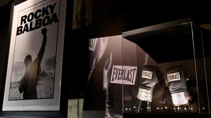 Dai guantoni di Rocky al berretto di Forrest Gump, gli oggetti-icona di Hollywood sbarcano al Museo del Cinema