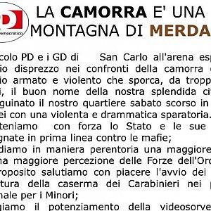 "La camorra &egrave; una montagna di merda": un poster annuncia la mobilitazione dopo l'omicidio ai Colli Aminei: passeggiata per la legalit&agrave; organizzata dal circolo Pd