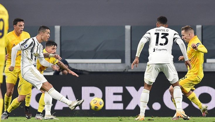 Juventus, la metamorfosi di Ronaldo a 35 anni: gol e record di passaggi, così Pirlo lo sta cambiando