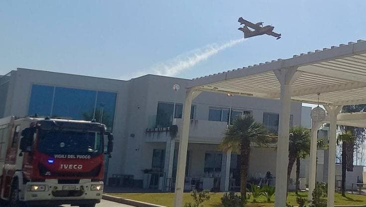 Brucia la Sicilia: vasti incendi nel Palermitano e nel Trapanese, residenti evacuati a Partinico