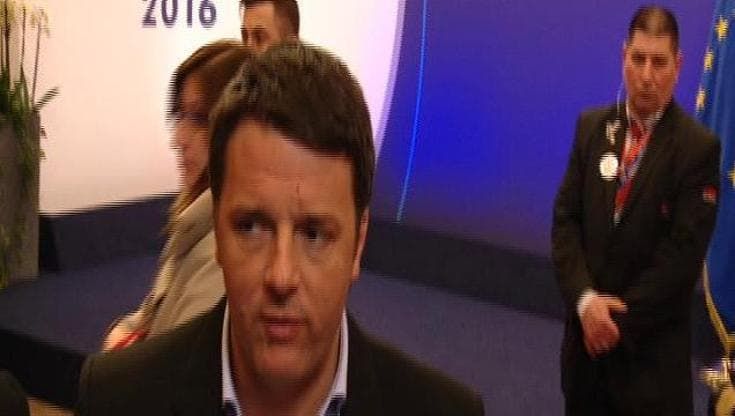 Migranti, Renzi: "Ho regalato il dvd di 'Fuocoammare' ai leader Ue"