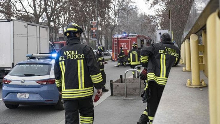 Perde l’equilibrio e cade sui binari della metro: investito dal treno a Zara, è grave