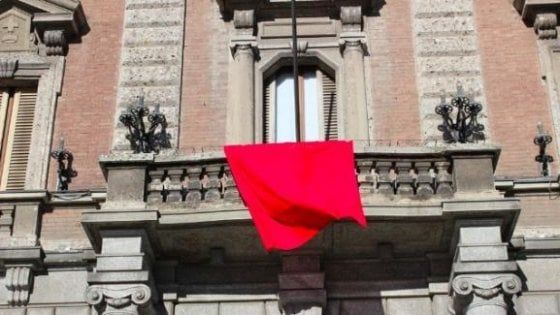 Potenza, un drappo rosso nei 131 comuni lucani 