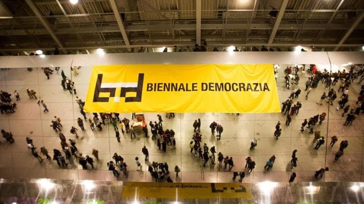 Alessandro Barbero apre Biennale democrazia. Zagrebelsky: “Noi, in mare, su una nave di folli”