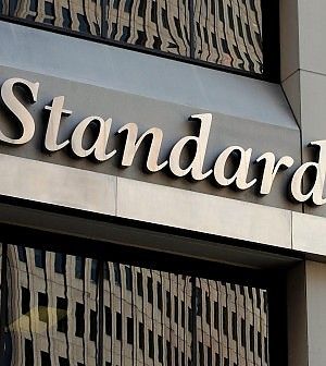 S&amp;P conferma il giudizio sull'Italia.Ma senza riforme taglier&agrave; il rating