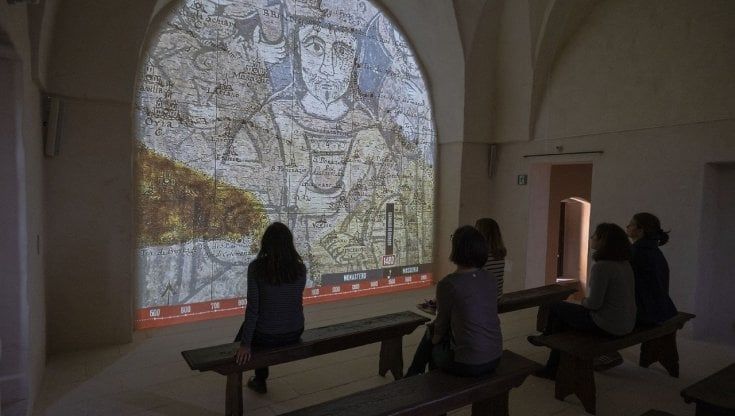 L'abbazia di Cerrate svela la sua storia in video: nel gioiello del Fai l'installazione immersiva con la voce del premio Ubu Perrotta