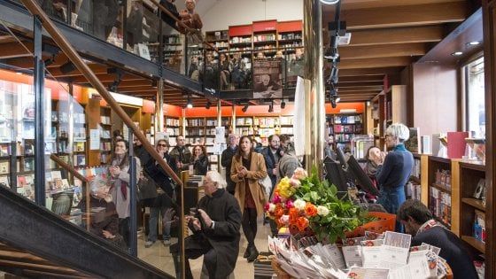 Poeti e lettori in festa con i versi alla libreria Zanichelli di Bologna