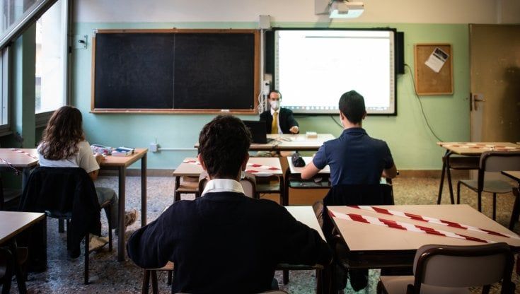 Covid, il bollettino di oggi 16 marzo in Lombardia: 8.183 nuovi casi e 11 morti. Aumenta il trend dei contagi nelle scuole
