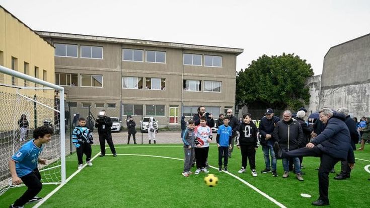 Napoli, altri due campi di calcio per i ragazzi: dopo il Rione Amicizia al Rione Traiano e alla Sanità