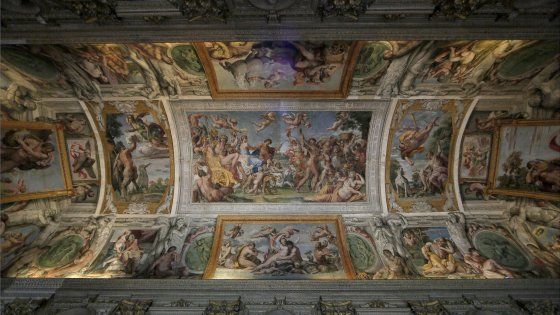 Palazzo Farnese in technicolor, risplende la volta dei Carracci
