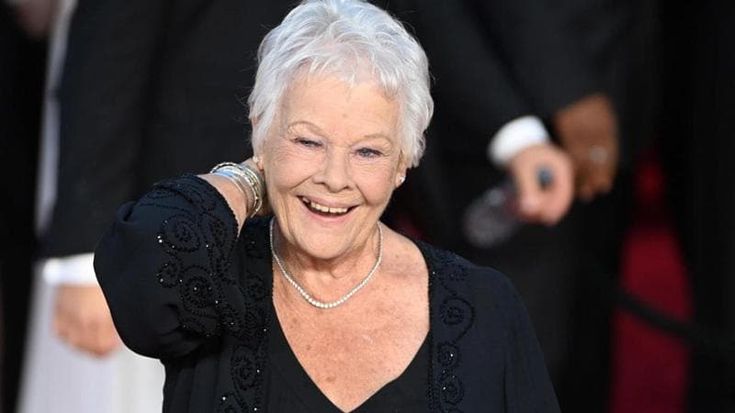 Judi Dench, a 90 anni dà l’addio alle scene: “Non ci vedo più”