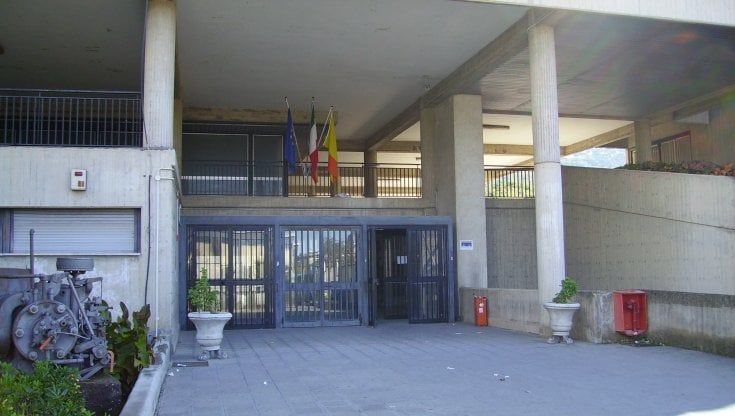 Lo sconcerto di studenti e docenti: "Operato degli agenti inaccettabile"