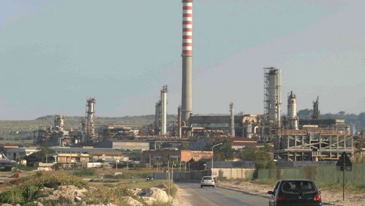 Via ai licenziamenti, allarme a Siracusa: i mille della Lukoil in cassa integrazione