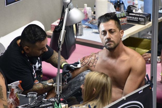 Tattoo Convention: 340 artisti dell'inchiostro su pelle al Palavela
