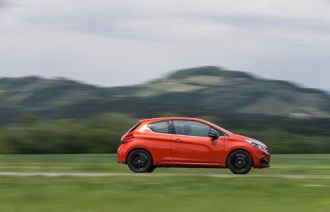 Peugeot 208 sempre più connessa