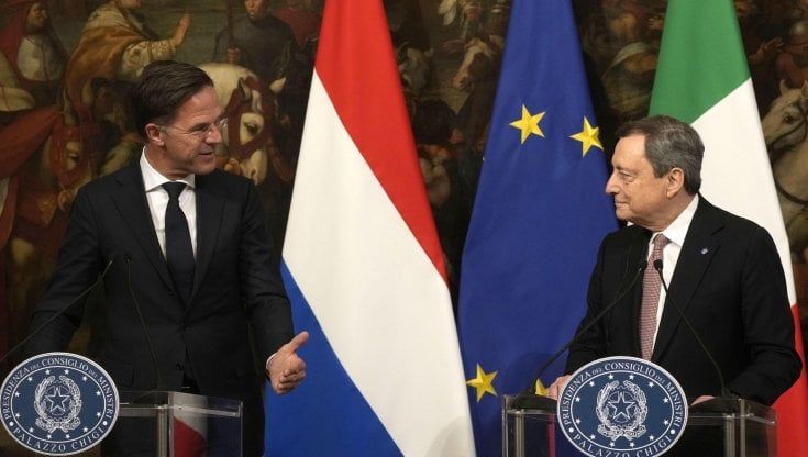 Draghi incontra Rutte: "Non l'ho ancora convinto sul tetto al prezzo del gas ma non è prevenuto"