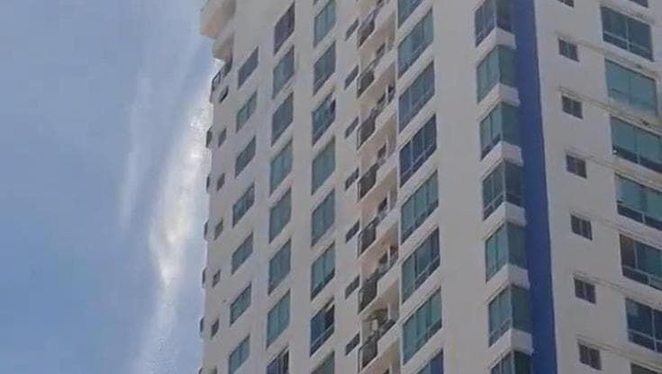 Terremoto a Panama, tremano i grattacieli: cascate d'acqua piovono giù dalla piscina sul tetto