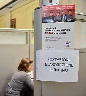 Confesercenti: "Basta spolpare le imprese". Poletti: "Agenzia unica per i controlli"