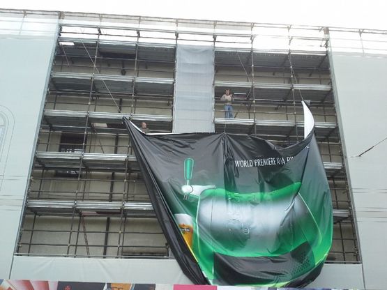 Piazza Stazione, "Via la pubblicit&agrave; della birra dalla caserma dei carabinieri"