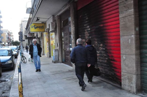 Incendio doloso a Carrassi, brucia il laboratorio di tatuaggi
