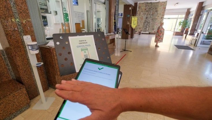 Scuola, Giannelli: "No al vaccino obbligatorio solo per i docenti, lo sia per tutti"
