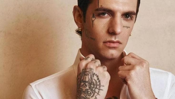 La svolta di Achille Lauro, co-conduttore a Sanremo 2026: “Canto mia madre e sogno il cinema”