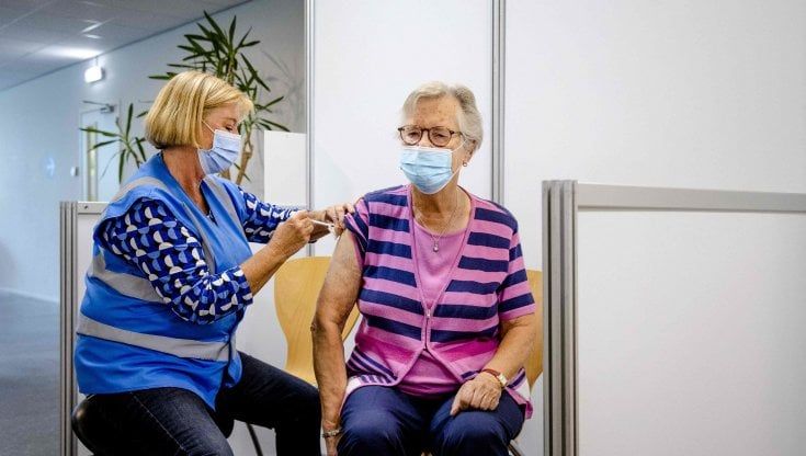 Covid Italia, il bollettino del 20 settembre: 28.395 nuovi casi e 60 morti. Ema: "In arrivo nuova ondata"