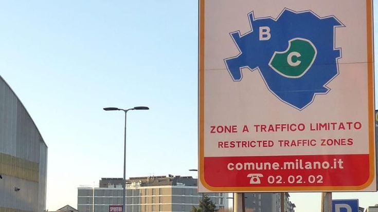 Area C e Area B, scattano i nuovi divieti. Cambiano le regole anche le norme sui dispositivi per l’angolo cieco