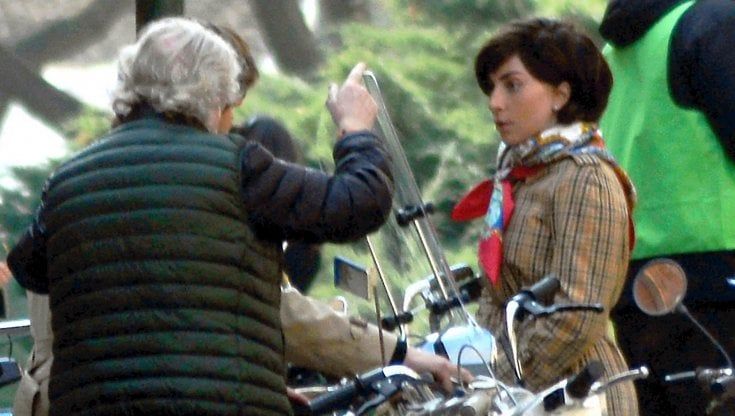 Lady Gaga tra via Festa del Perdono e Vittor Pisani: Milano set blindato anni '70 per il film sui Gucci