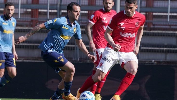 Serie B: il Frosinone pareggia a Perugia. Il Bari batte il Benevento e sale al terzo posto