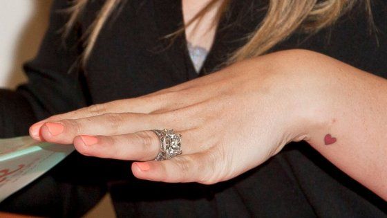 Ravenna, operaia trova diamante da 30mila euro e lo restituisce