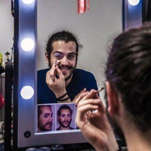 Facce da Expo: la lentezza del trucco