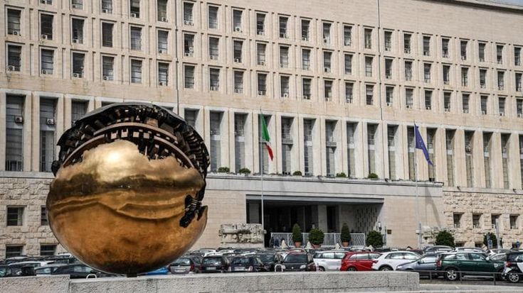 Concorsi alla Farnesina, tre selezioni per 95 posti da amministrativi e architetti: il bando