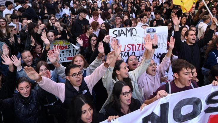 “Le nostre vite contano”, studenti in corteo dopo il delitto dell’Olivella