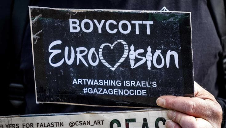 Manifestanti iraniani a Eurovision contro Israele e il regime degli ayatollah