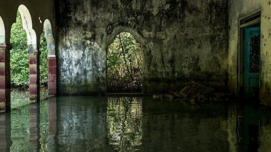 Le coste di Java, dove l’oceano sommerge i villaggi dei pescatori