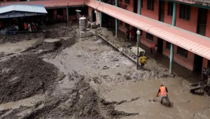 Nepal, nella scuola invasa dal fango: "Impossibile immaginare quando gli studenti potranno tornare"