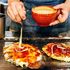 Okonomiyaki, che passione! Dove assaggiare in Italia la “pizza non pizza” giapponese