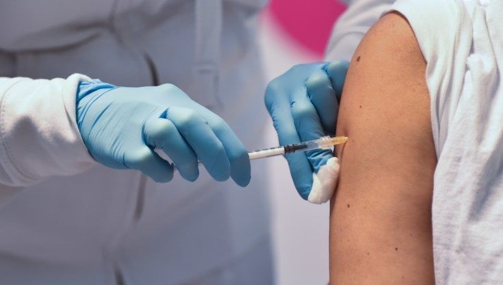 Bassetti: "Chi è vaccinato ha meriti, il tampone gratuito è peggio di un condono"