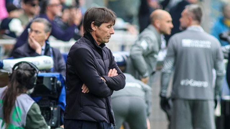 Conte frena sull’Italia mentre il Napoli abdica a Parma