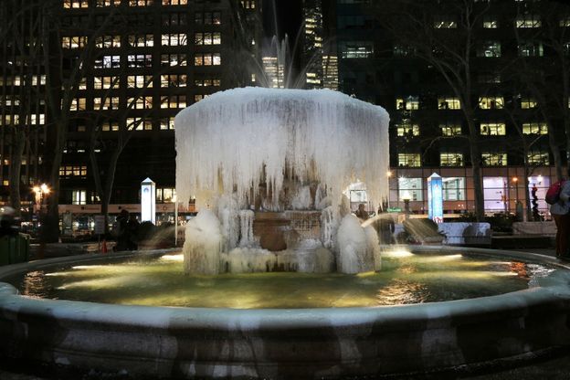 Gelo a New York: uno spettacolo di ghiaccio a Bryant Park