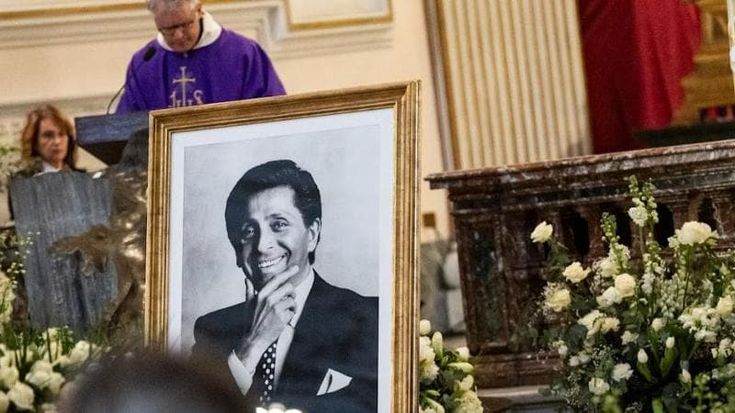 Valentino, i funerali del re della moda a Roma. Il compagno: “Non ti dico addio, ma grazie”