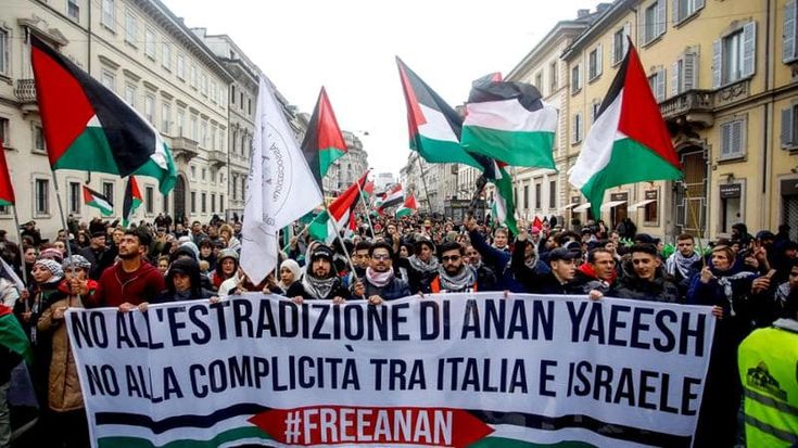 In strada il 22esimo corteo pro Gaza a Milano: mille in marcia da piazza San Babila