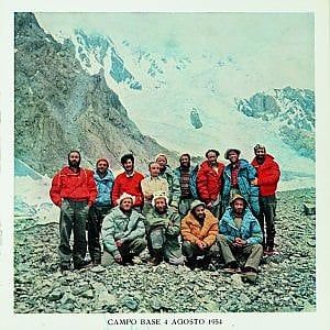 Foto, scarponi e piumini d’epoca all’asta i tesori della scalata al K2 