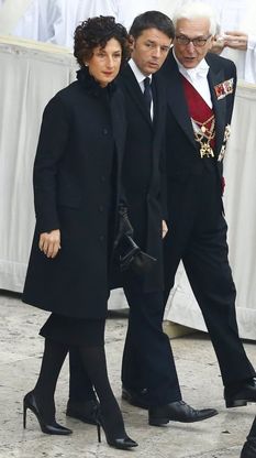 Giubileo, Renzi con la moglie Agnese in piazza San Pietro