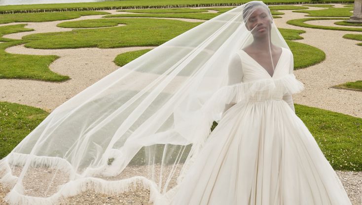 Giambattista Valli lancia la prima linea di abiti da sposa: ecco la Love Collection