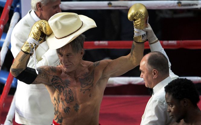 Mickey Rourke pugile cowboy: a 62 anni torna sul ring e vince