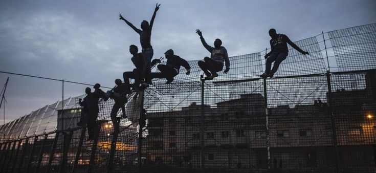 Lampedusa, dieci luoghi di confine negli scatti di sette fotografi. Il dramma dei migranti nel Giorno della memoria 